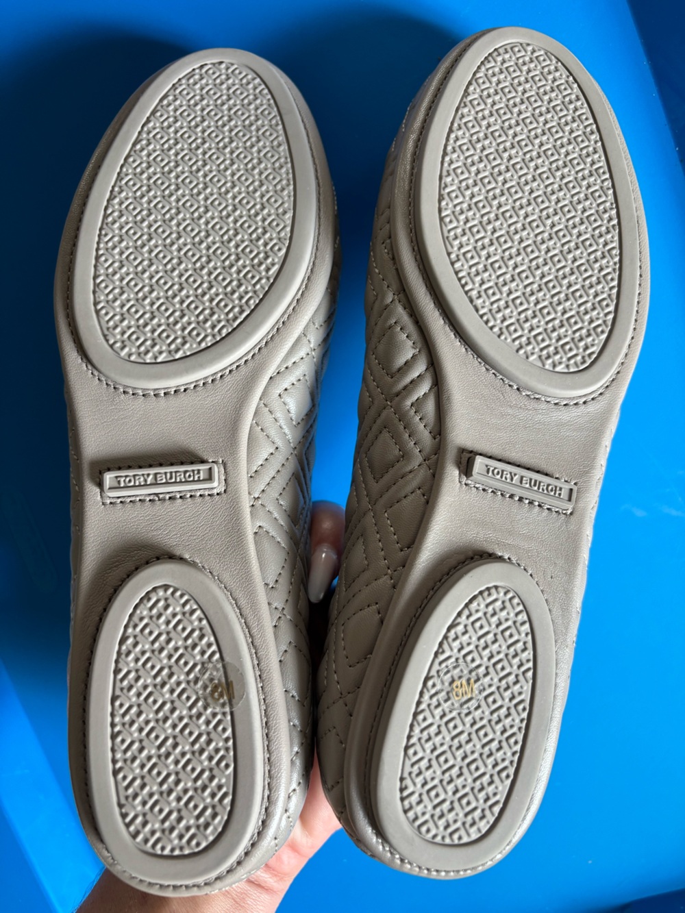 Tory Burch Quilted Minnie Napa Leather flats. Size 8. Dust storm gray/gold. New - Picture 4 of 5